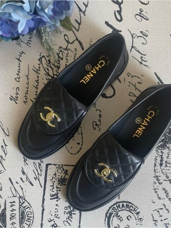 ℒCHANEL· Shoes - Chanel Quilted CC Turnlock Loafers 38 Black